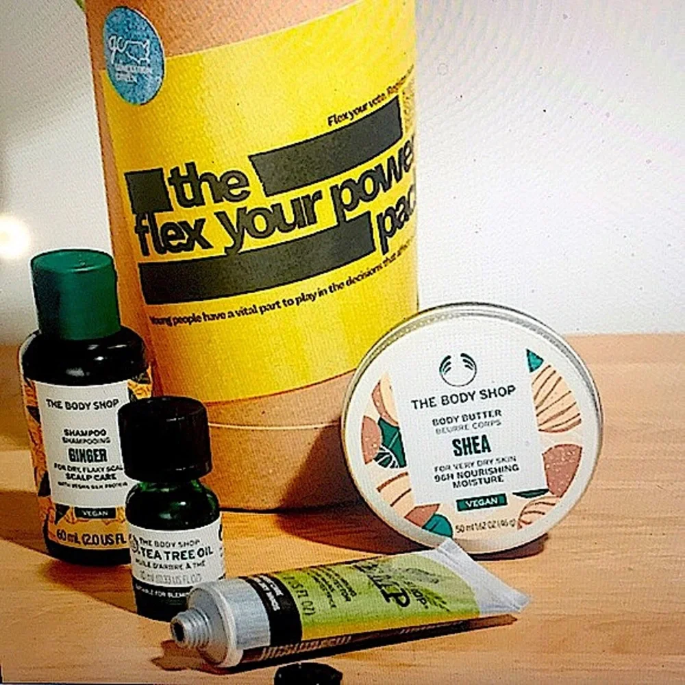 THE BODY SHOP - FLEX YOUR POWER BODY CARE PACK - Picture 3 of 11